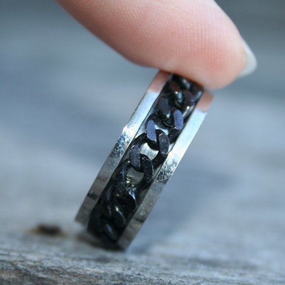 MENS SPINNER RING ★ BLACK CHAIN STAINLESS STEEL BIKER ROCKER MOTORCYCLE - Picture 1 of 11